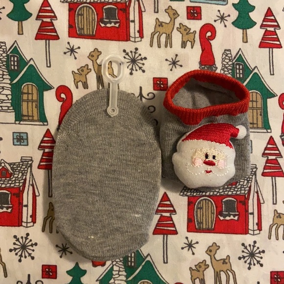 Santa Newborn Baby Socks! 🎅🏻 - Picture 2 of 2
